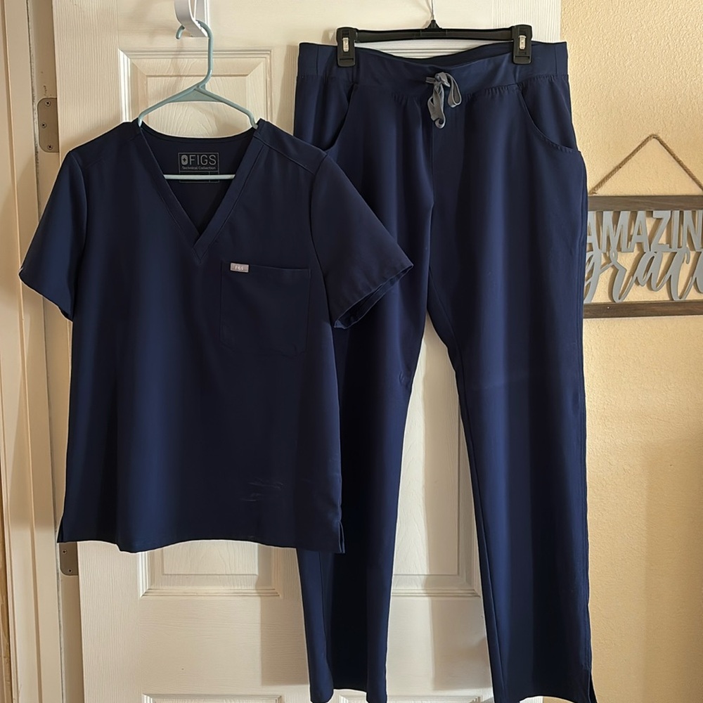 Women’s Figs scrub set, medium top, large tall bottom
